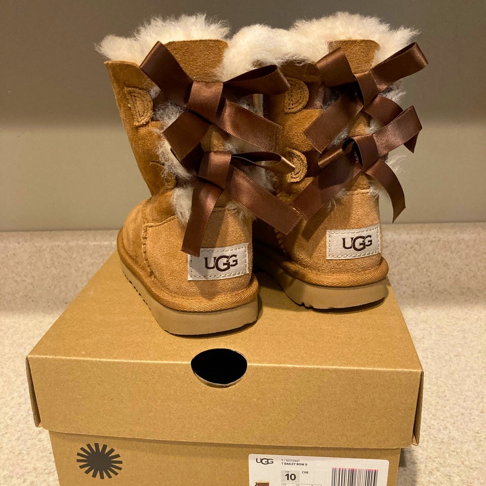 Girls Ugg Boots Size 10 Perfect Condition